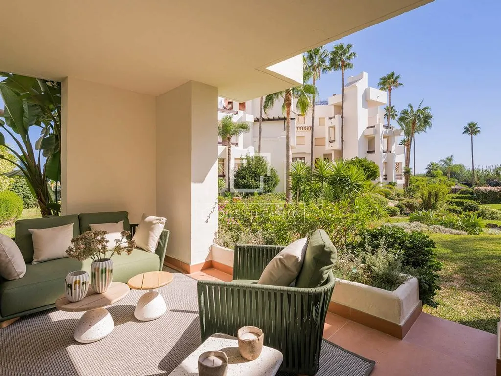 Terrasse - Beachfront Apartment with Garden in Estepona