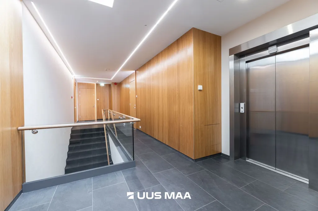hallway_entrance