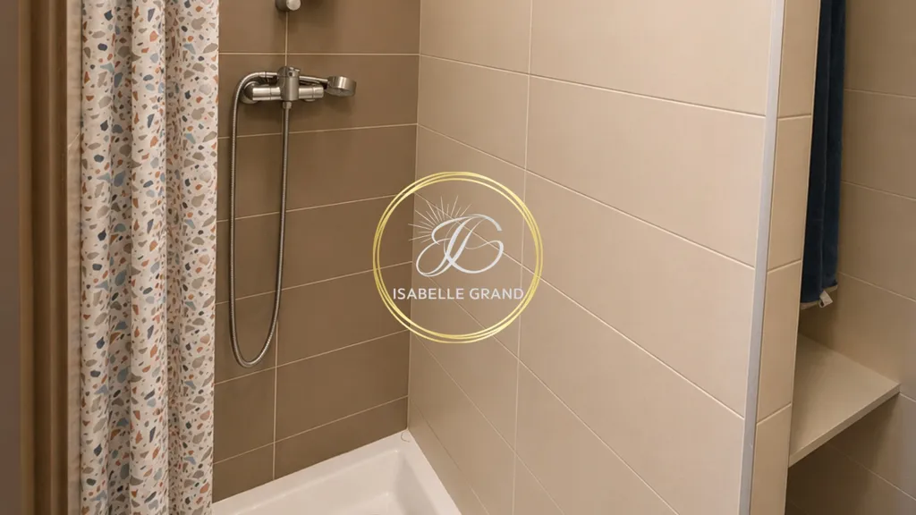Vannitoad - 3-Bedroom Apartment with City Centre View in Prades