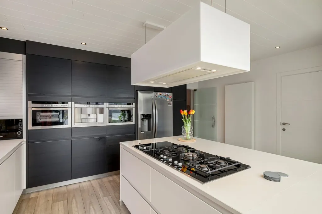 Cuisine - Bâtiment Semi-ouvert Rénové avec Piscine à Berlaar