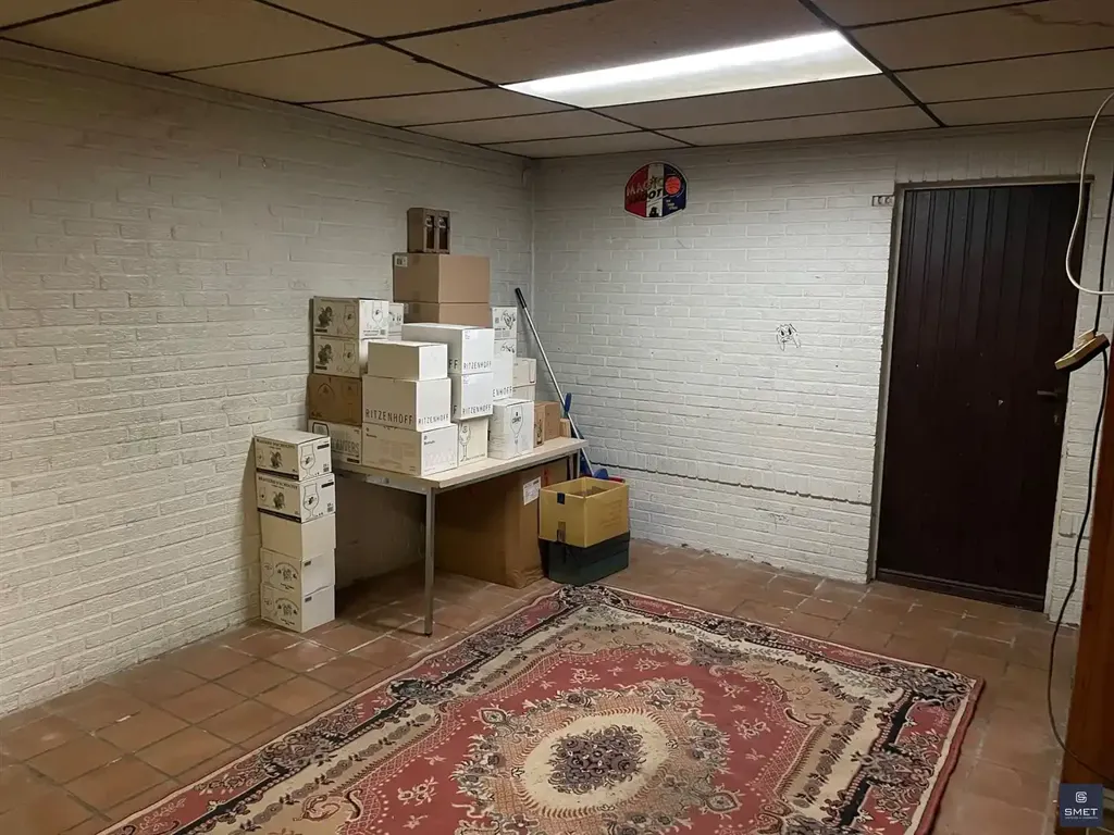 Lavanderia - Commercial Space with Potential in Top Location