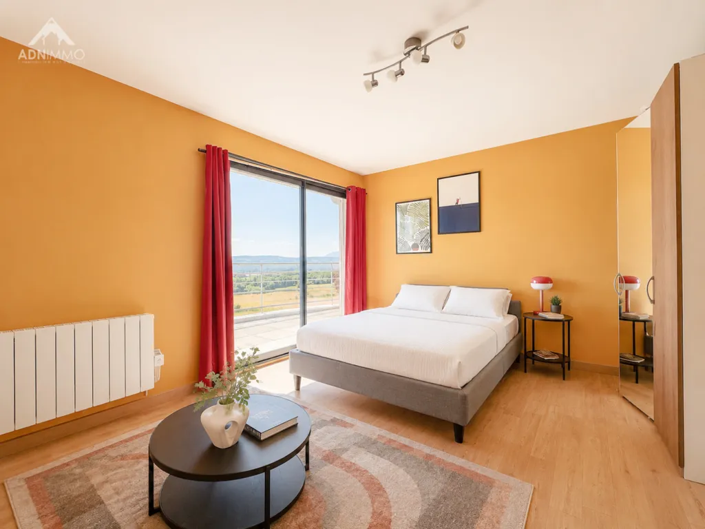 Bedrooms - 6-Bedroom House with Pool in Challex