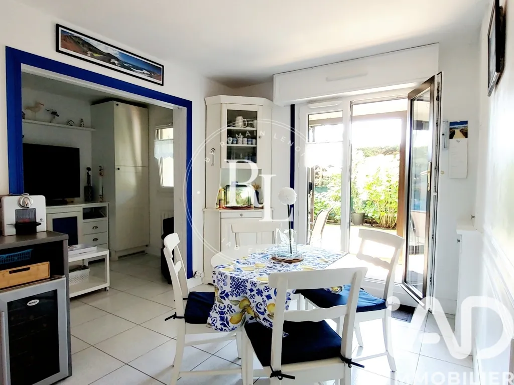 Söögituba - Meubled 2-Bed Flat with Garden in Cabourg