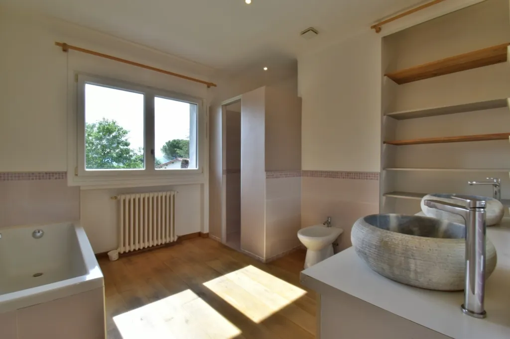 Bathrooms - Renovated House with Pool in Château Arnaux