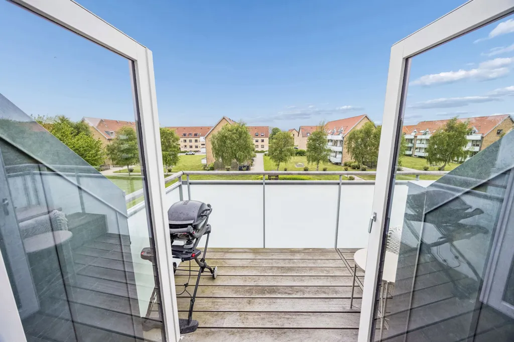 Balcon - Apartment with Brick Facade in Kastrup