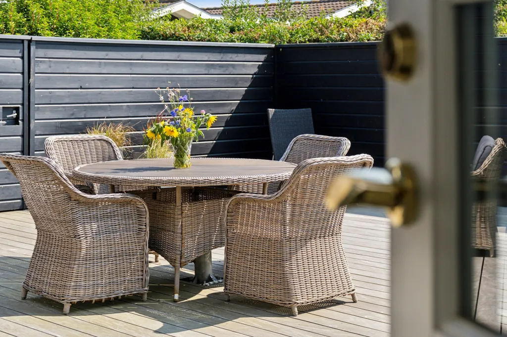 Terrasse - Modern Summerhouse with Water View at Storebælt