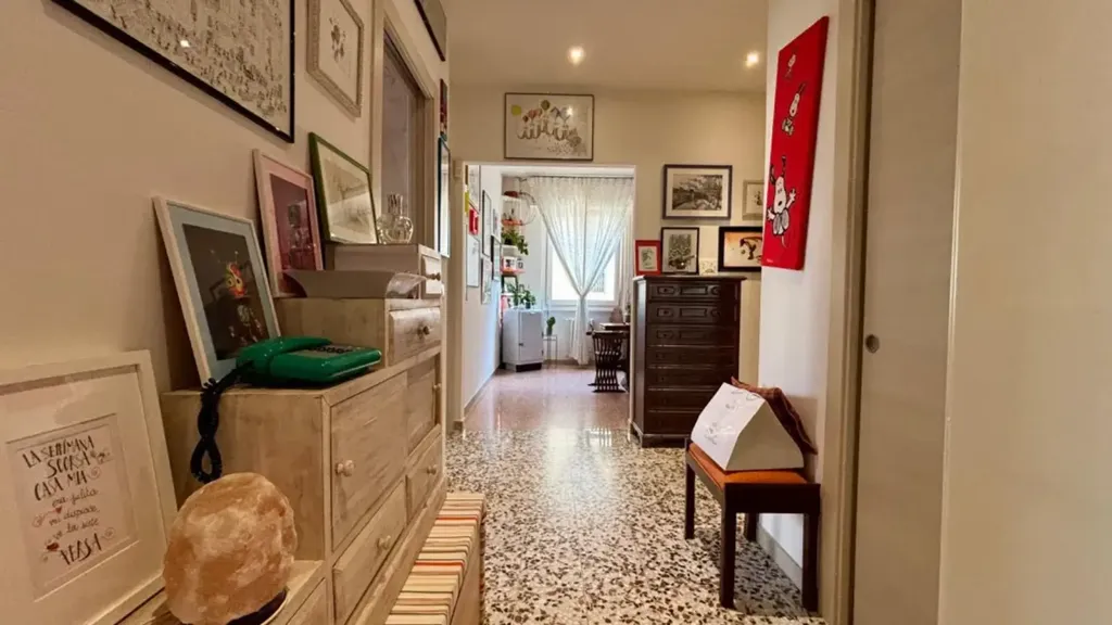 Esik - Rustic-Style Apartment with Balcony in Florence