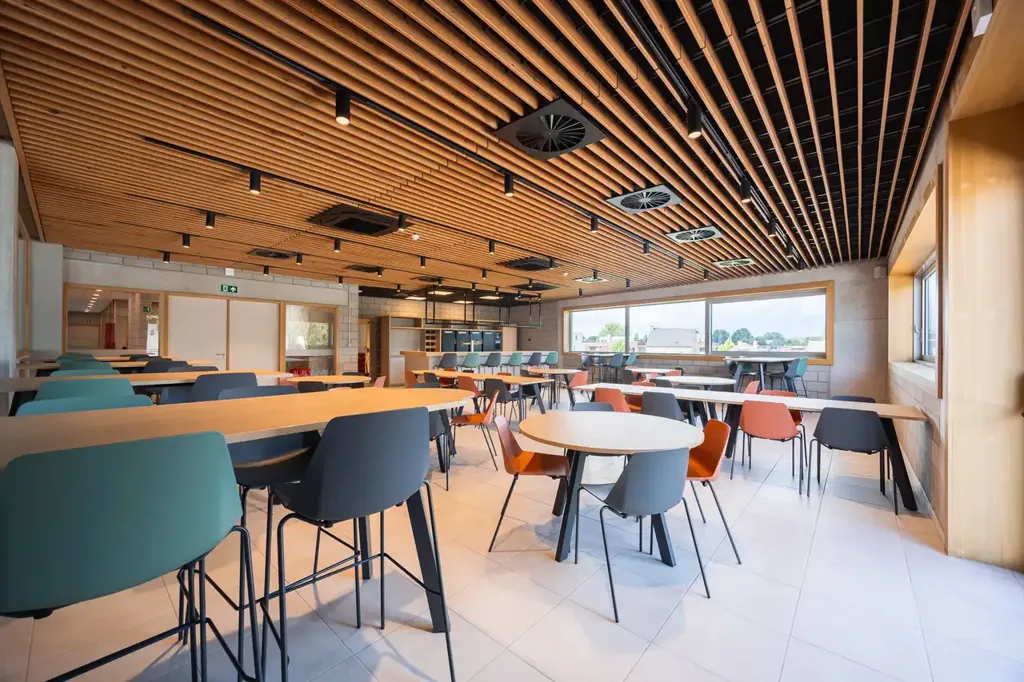 Sala da pranzo - Ready-to-Open Café with Professional Kitchen in Baal