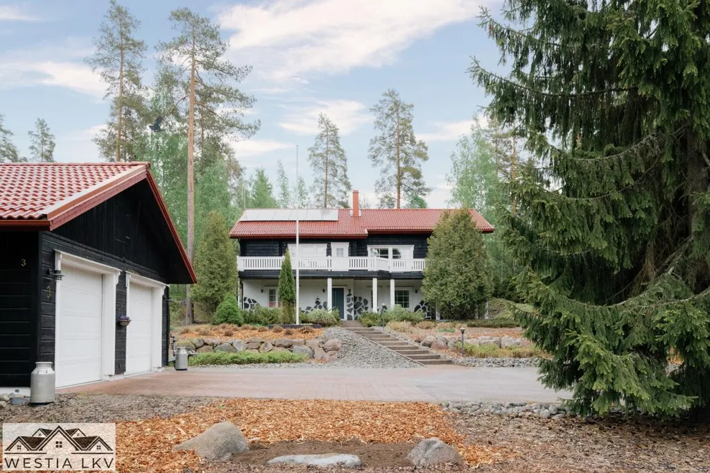 Esterno - Contemporary Timber House with Balcony in Hyvinkää