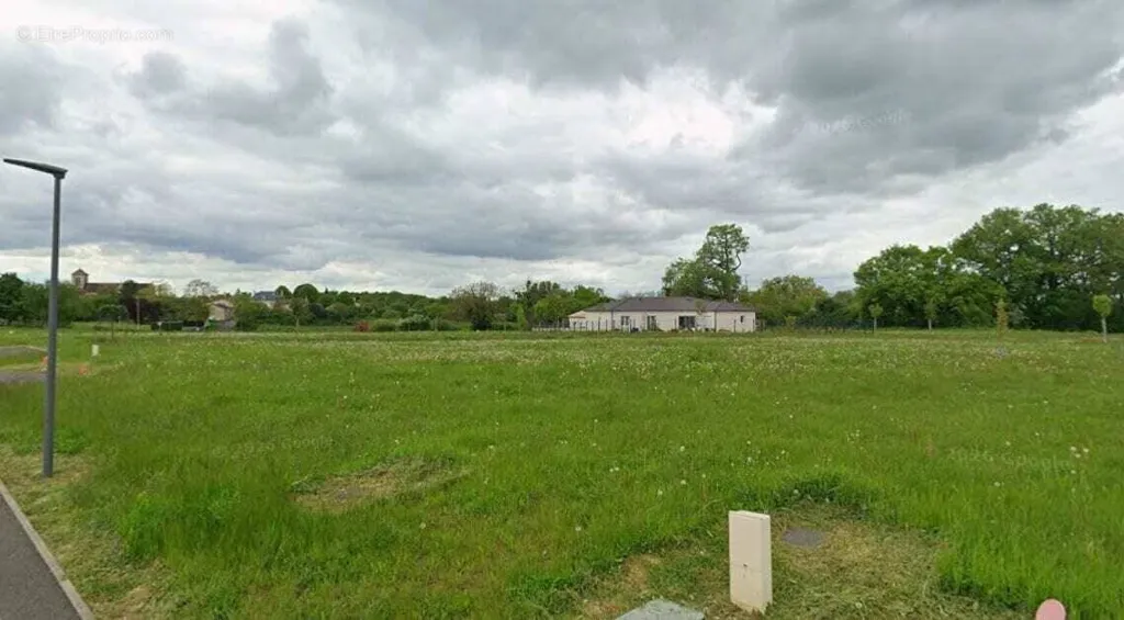 Giardino - Viabilised Plot with 25m Facade in Chapelle-Viviers