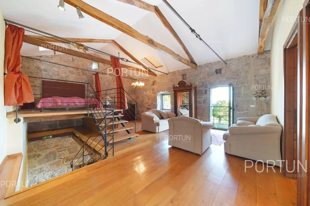 Séjour - Renovated Estate with Panoramic Views in Lupoglav