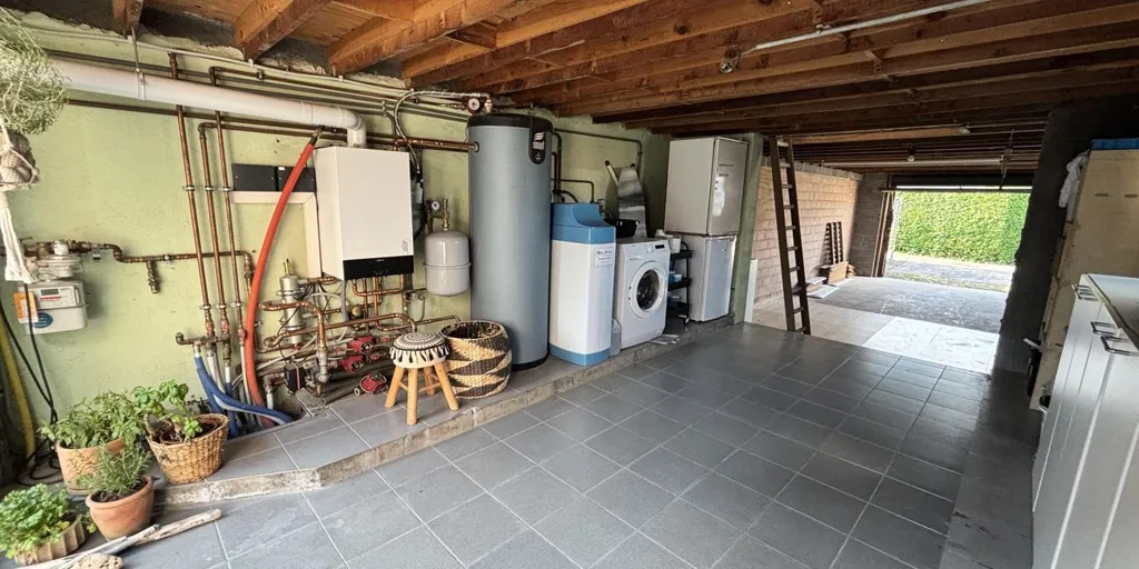 Buanderie - Maison Rénovée avec Garage à Tiegem