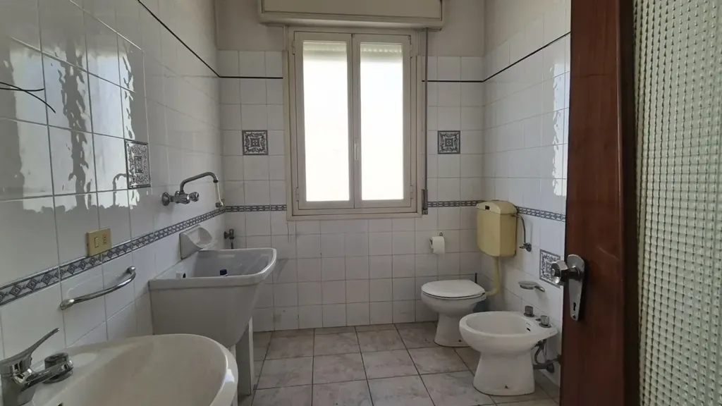 Salles de bain - Spacious Apartment with Balcony in Modena