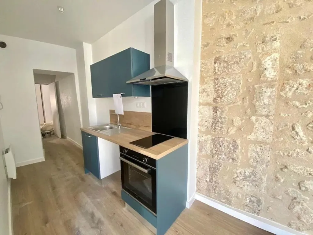 Cuisine - Appartement Rénové avec Balcon en Centre-Ville