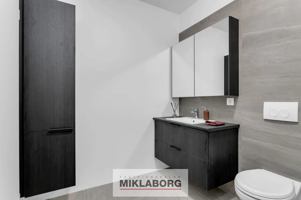 Bagni - Modern Apartment with Balcony in Hafnarfjörður