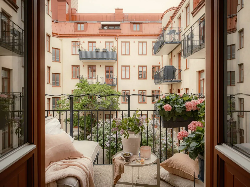 Balcon - Charming 2-Bedroom Flat with Balcony in Linné