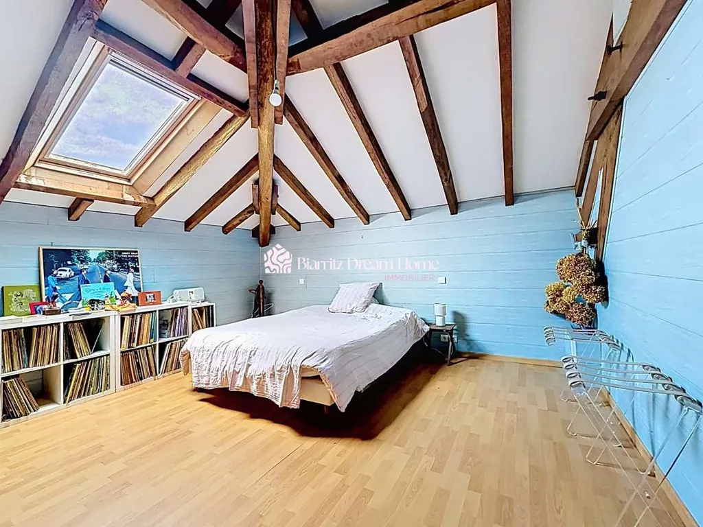 Magamistoad - Elegant 9-Bedroom House in Ustaritz