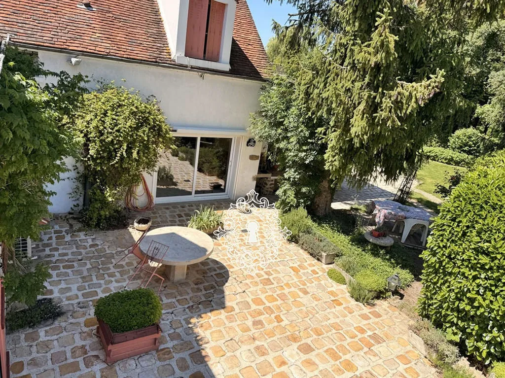 Giardino - Briarde Property with Garden in Yonne