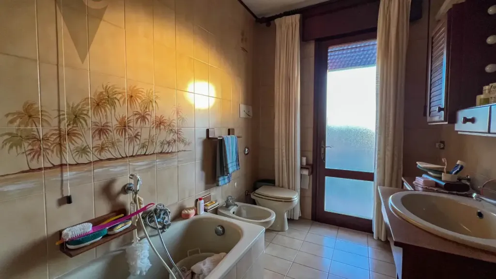 Bagni - Independent House with Workshop in Cona