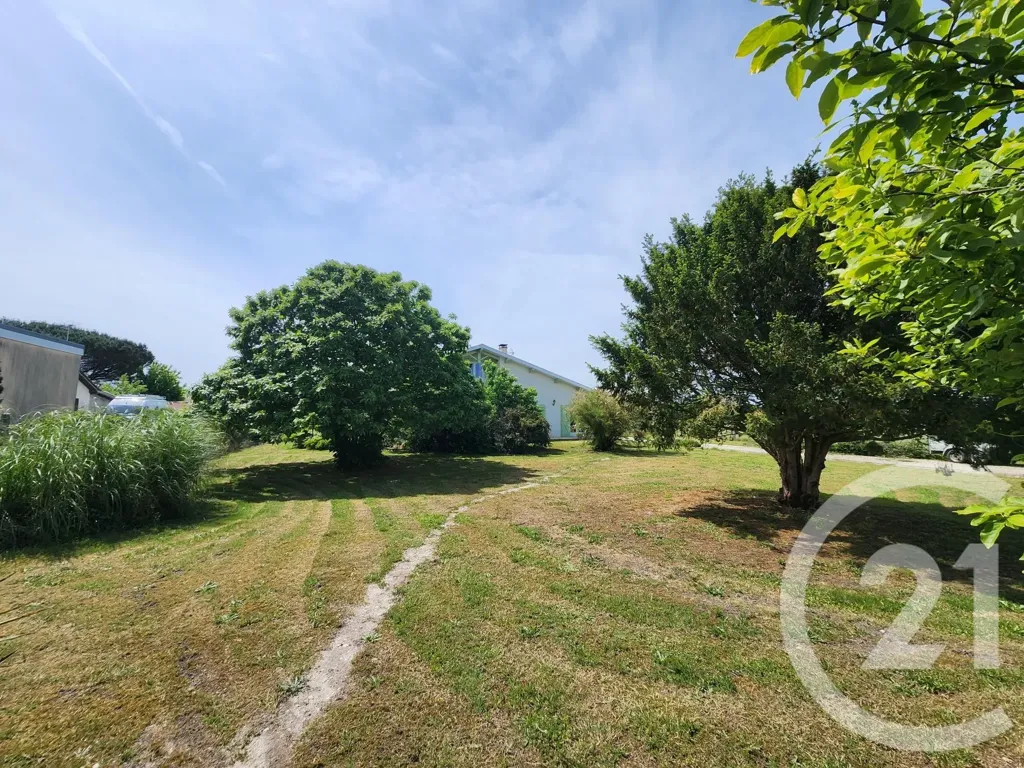 Aed - 7-Piece House with Garden in Lamarque