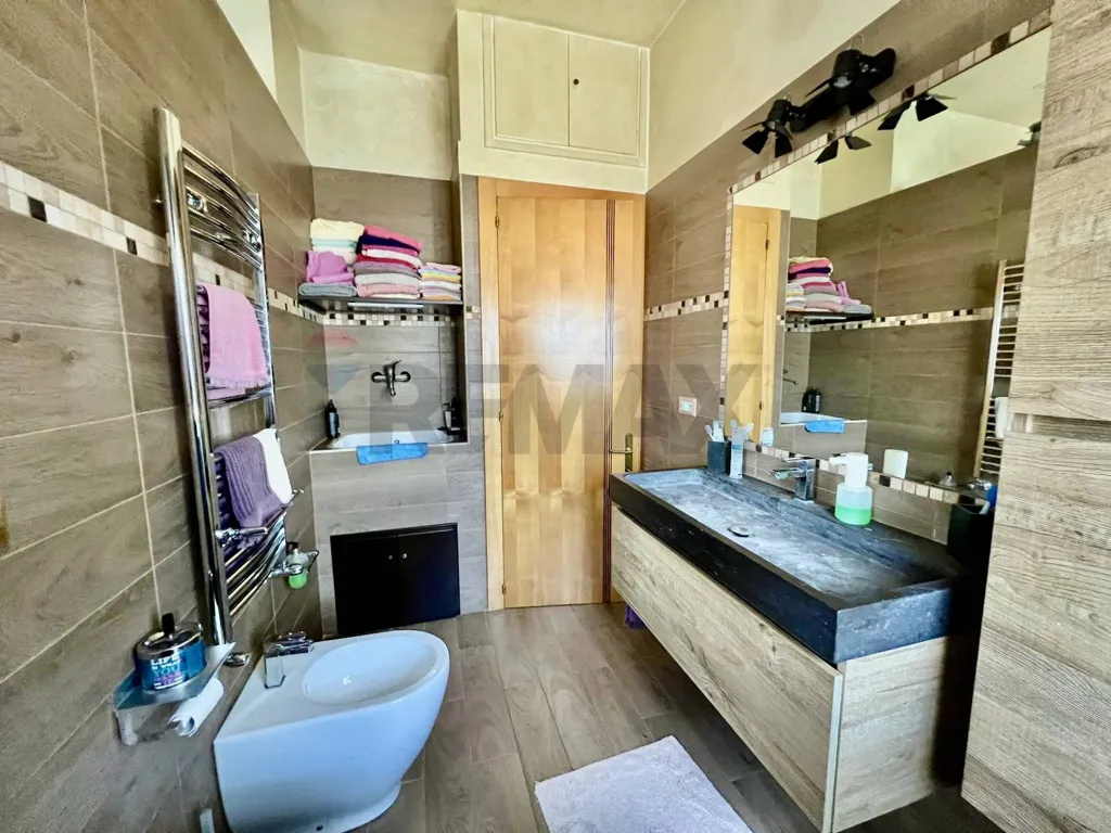 Vannitoad - Penthouse with Panoramic Terrace in Casalotti