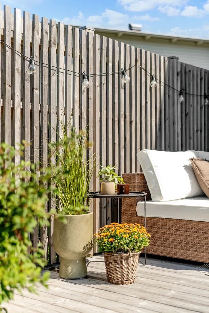 Terrace - Modern Villa with Garden in Sunny Location
