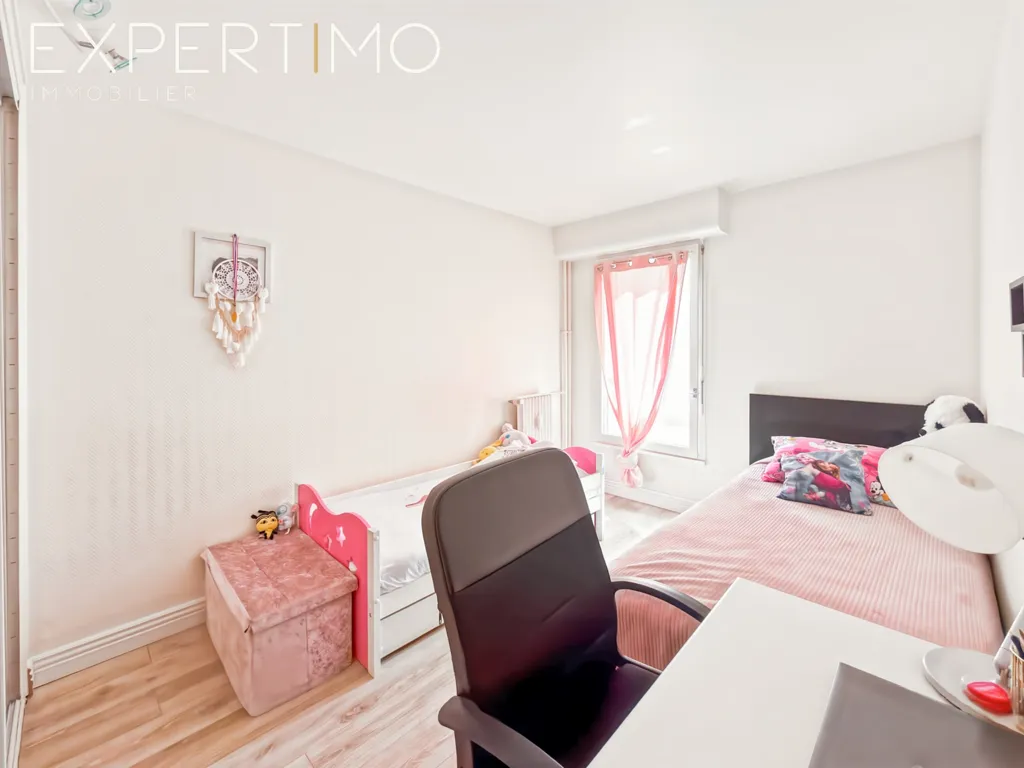 Chambres - Appartement 3 Pièces avec Balcon à Ermont