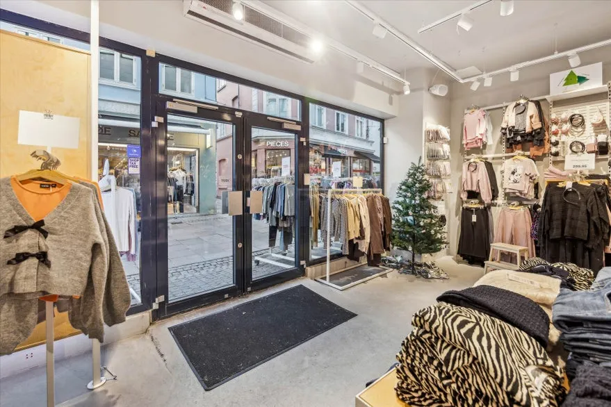 Toad - AAA Retail Unit with Corner Location in Bispensgade