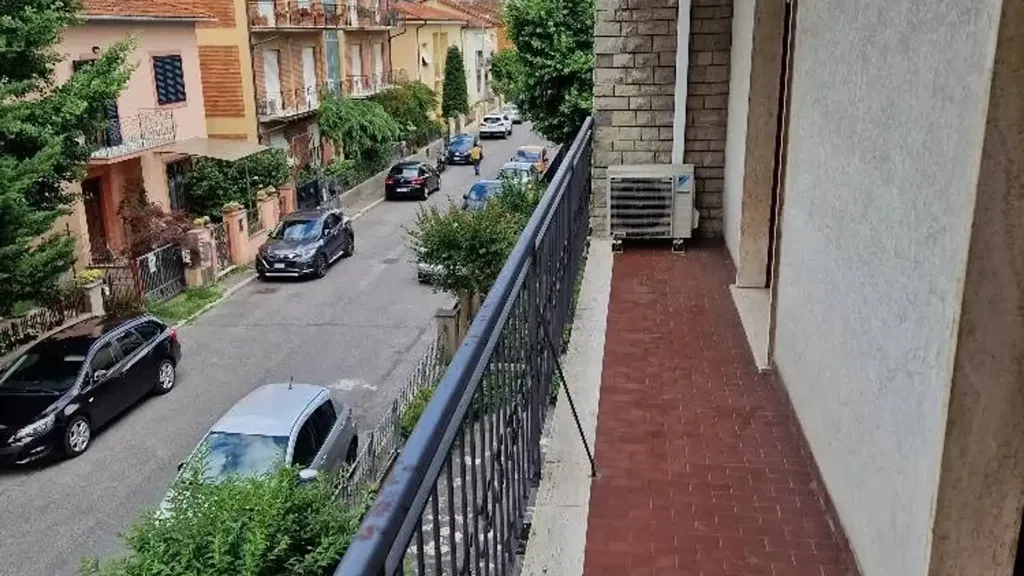 Balcon - Multi-level Apartment with Terrace in Pistoia