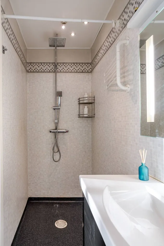 Bathrooms - Well-Maintained Farmhouse with Stables in Västernorrland