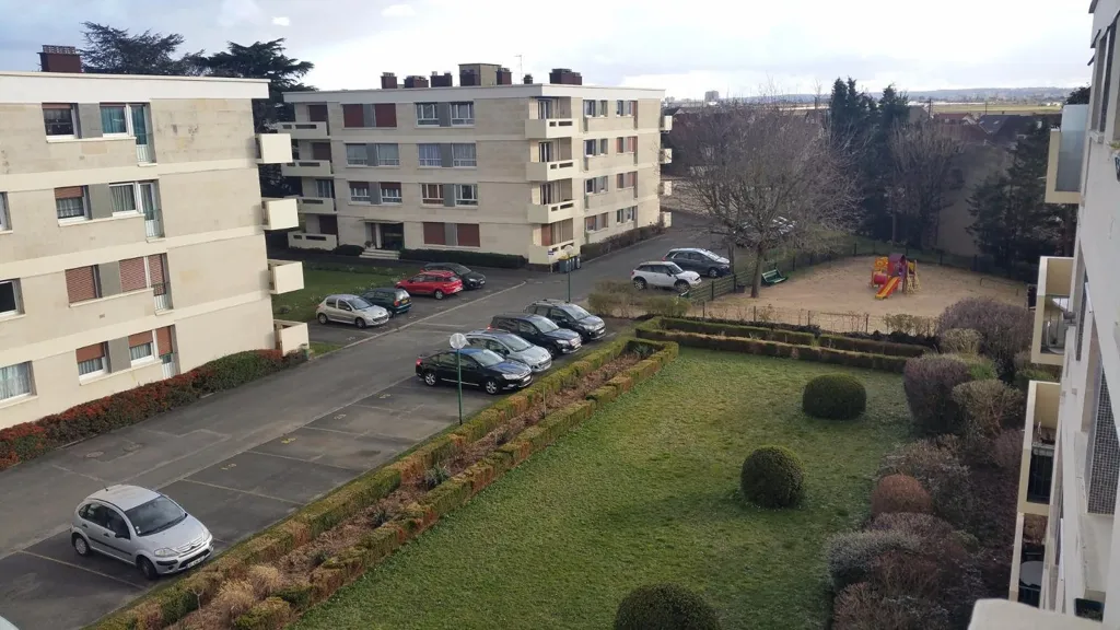 Rõdu - Flat with Balcony in Montesson