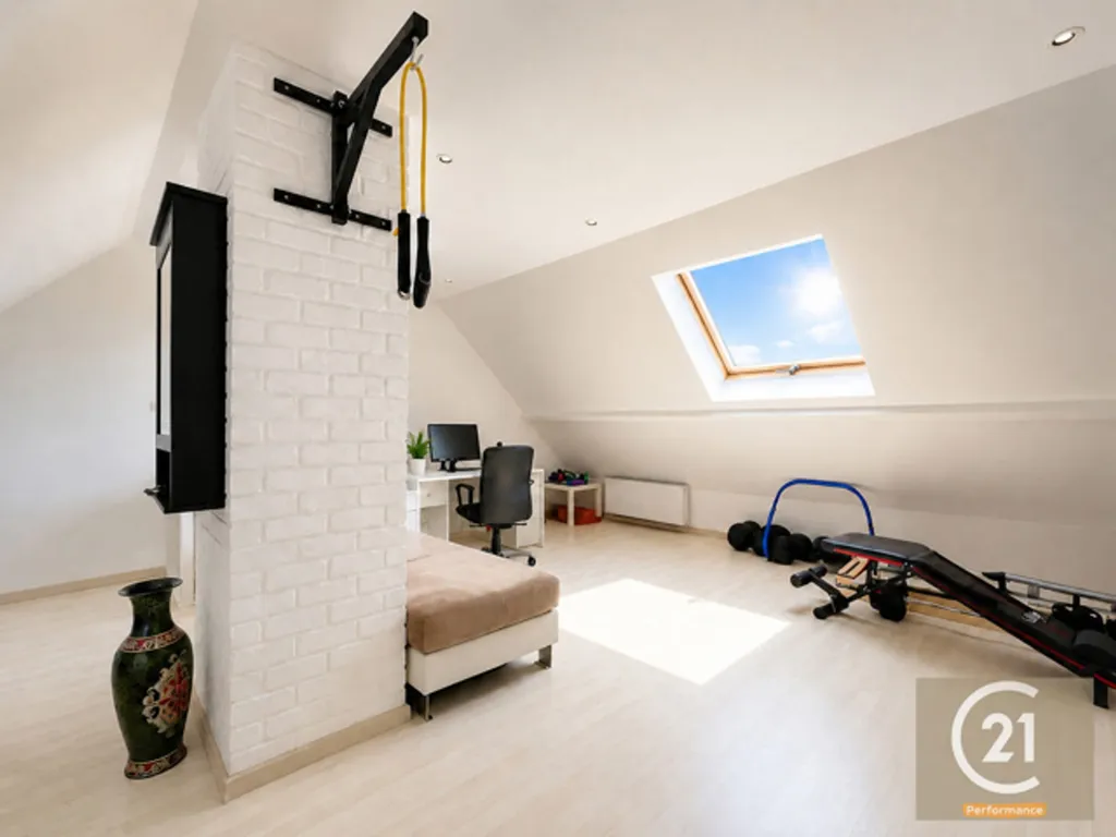 Pièces - Maison Rénovée avec Terrasse à Buizingen