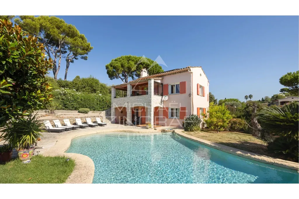 Pool - Villa with Infinity Pool in Saint-Maymes, Antibes