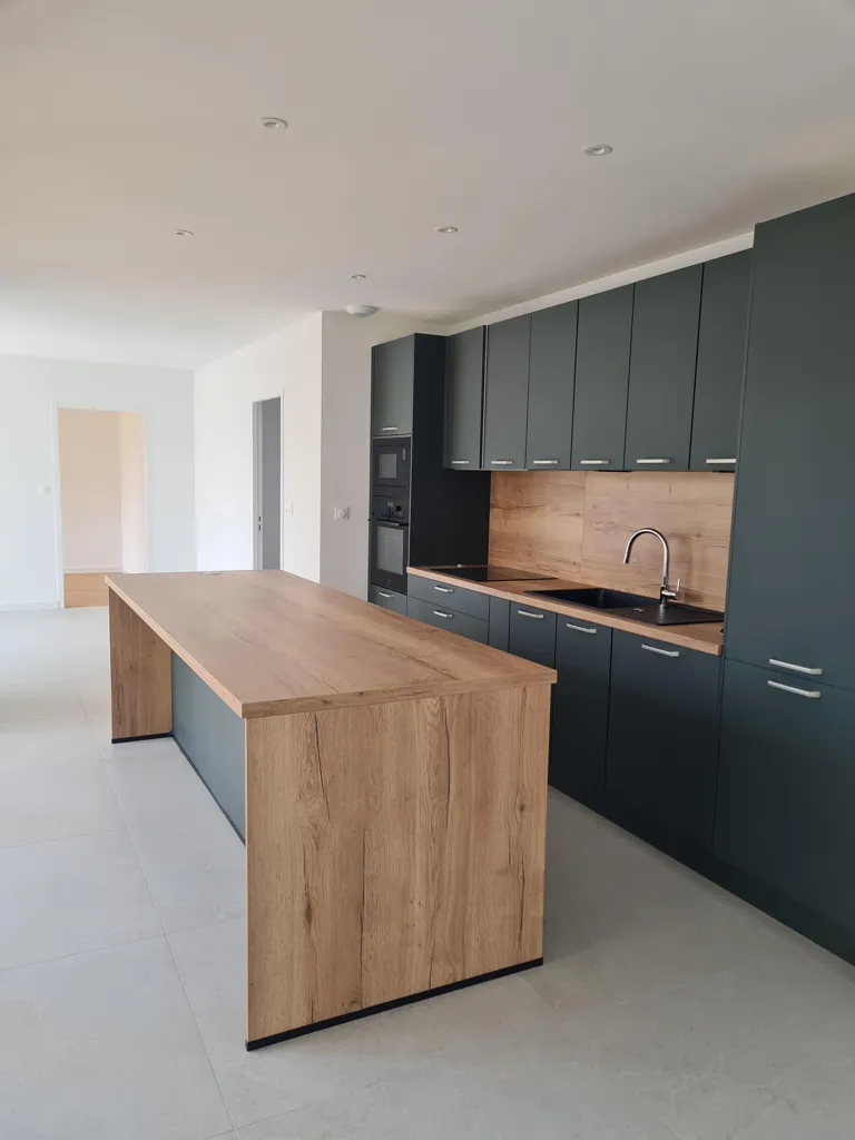 Cuisine - Maison Neuve avec Terrasse et Jardin près du Golf