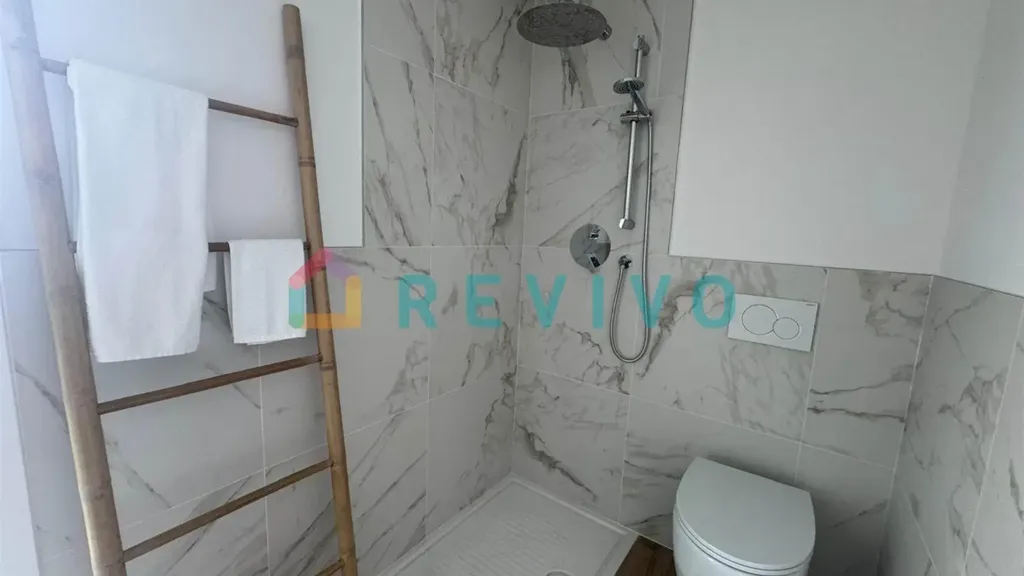 Bathrooms - New Triplex with Private Parking in Florence