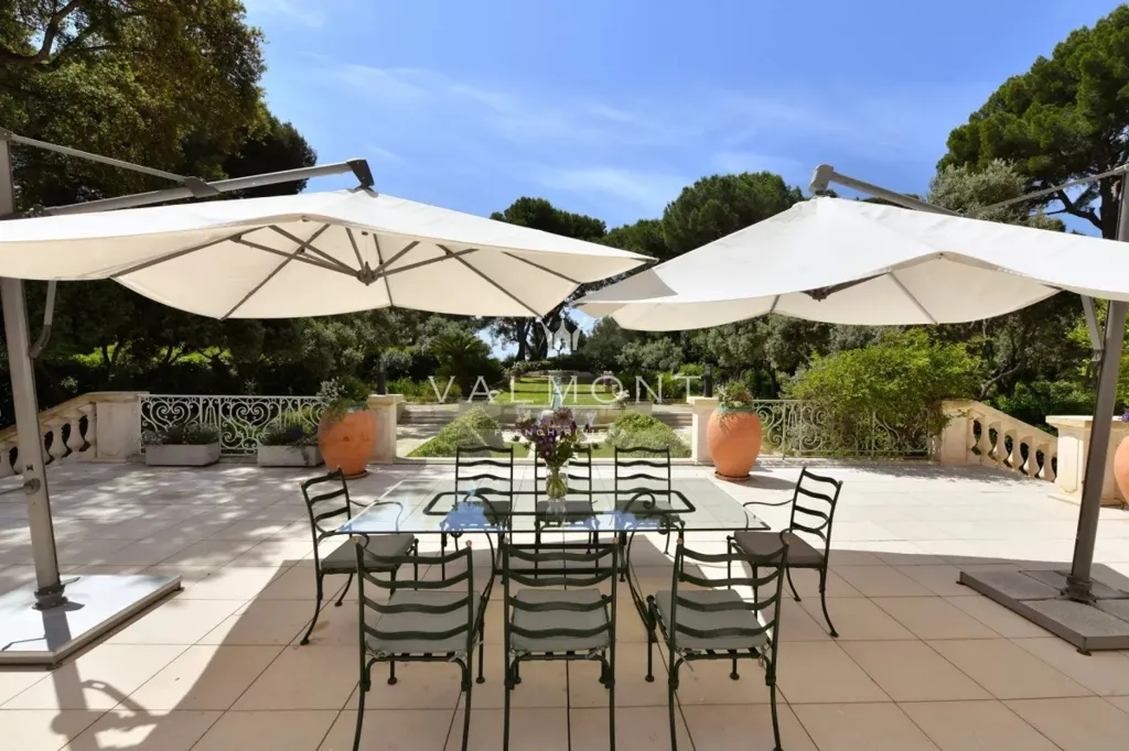 Terrass - Renovated Villa with Private Beach Access in Cap d'Antibes