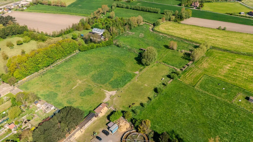 Vista aerea - Renovated House with Equestrian Facilities in Oudenburg