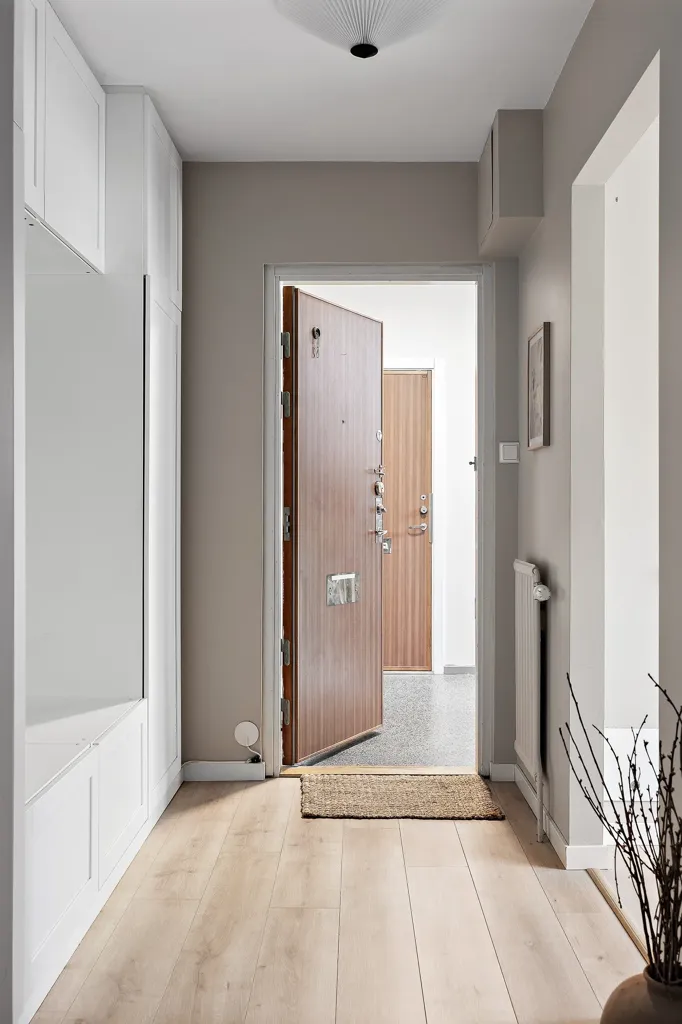 Flur - Renovated Two-Bedroom Flat with Balcony in Borås
