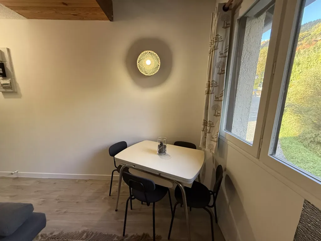 Söögituba - Duplex Studio with Ski Storage in Praloup