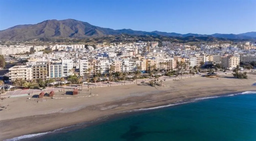 Apartment with Sea Views on Estepona Promenade