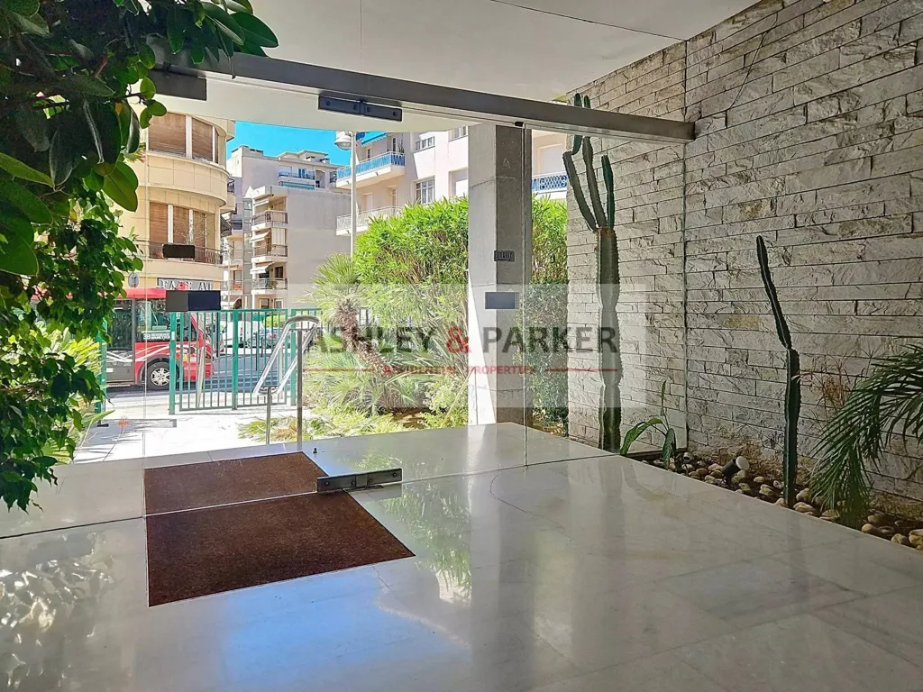 Entrée - Appartement 4 Pièces avec Terrasse au Centre de Nice