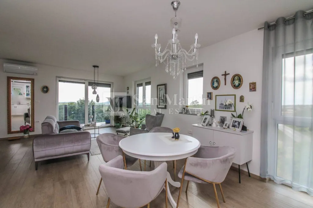 Dining Room - Modern Apartment with Sea View in Poreč