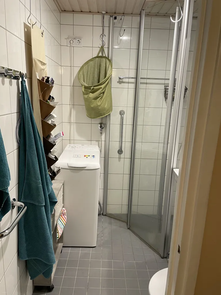 Salles de bain - Modernised Apartment with Balcony in Kauniainen