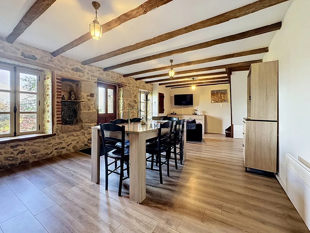 Salle à manger - Ensemble Immobilier avec Grange dans un Cadre Verdoyant