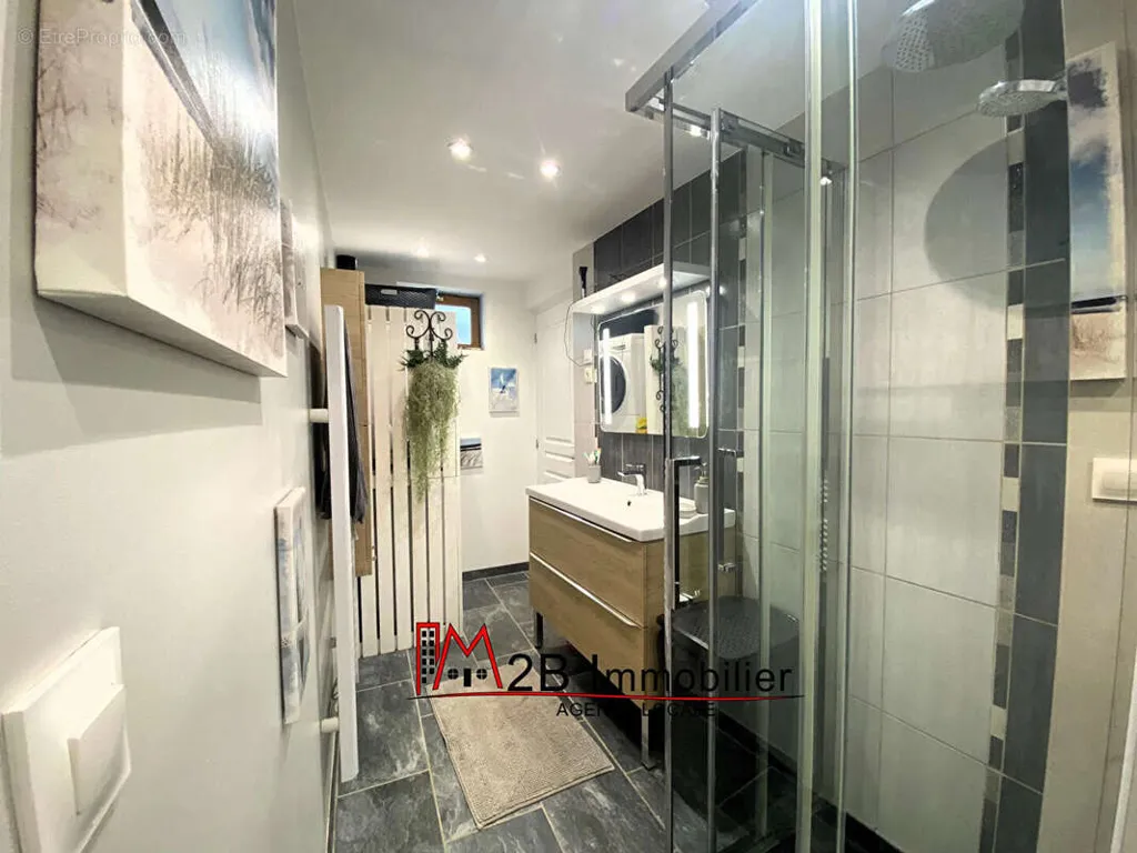 Bagni - Renovated 3-Bed Flat with Terraces in Marne District