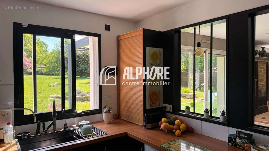 Cuisine - Maison Moderne avec Pergola à Guérande