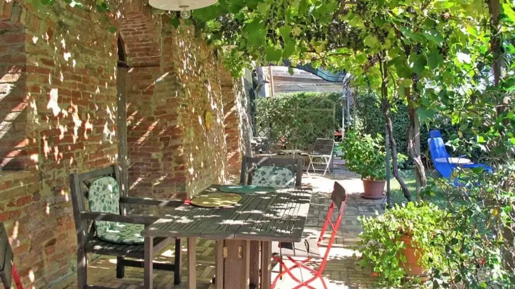 Terrass - Rustic Tuscan Farmhouse with Pool near Siena
