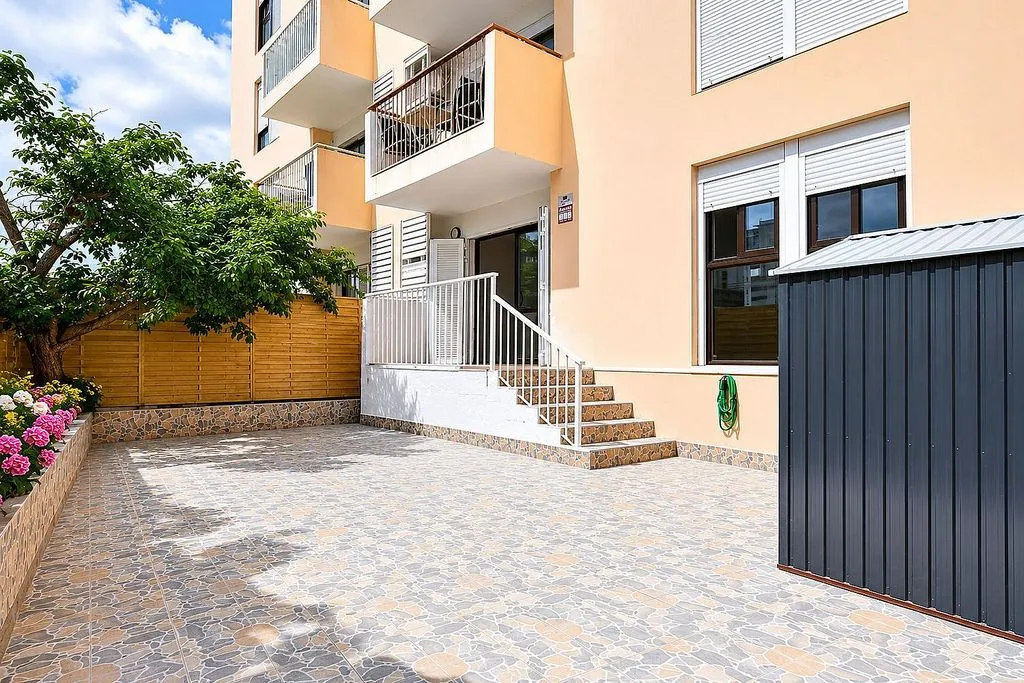 Aed - Ground Floor Flat with Terrace in Magaluf
