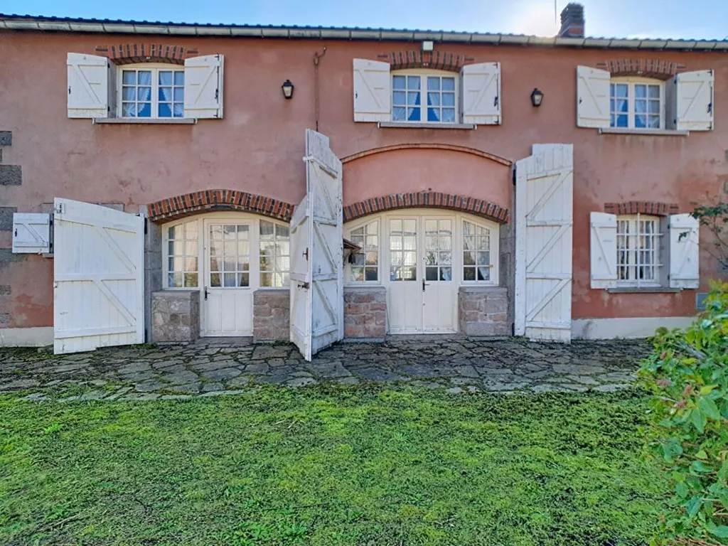 Esterno - Spacious House with Dependencies in La Roche-en-Brenil
