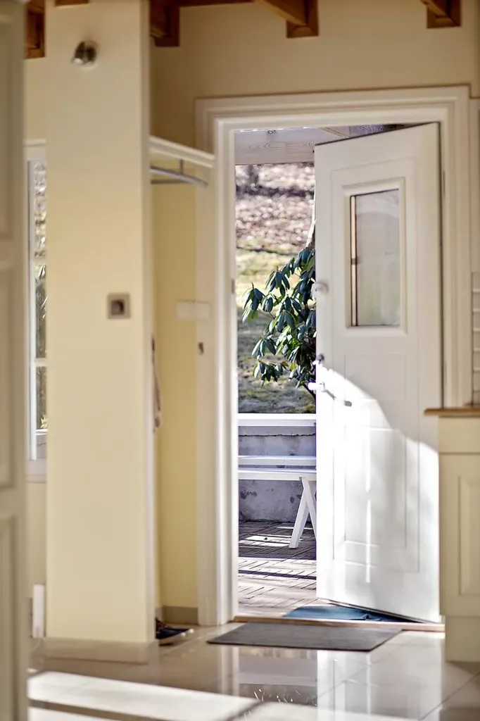 Entrée - Charming House with Balcony in Huddinge